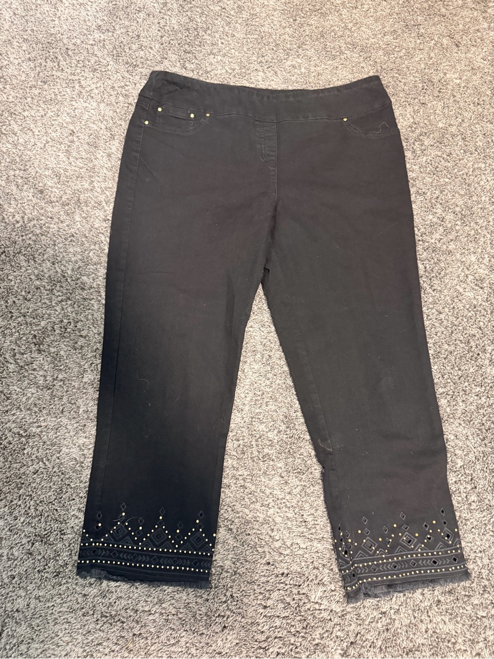 Black Capri Skinny Jeans Stretchy NWT.